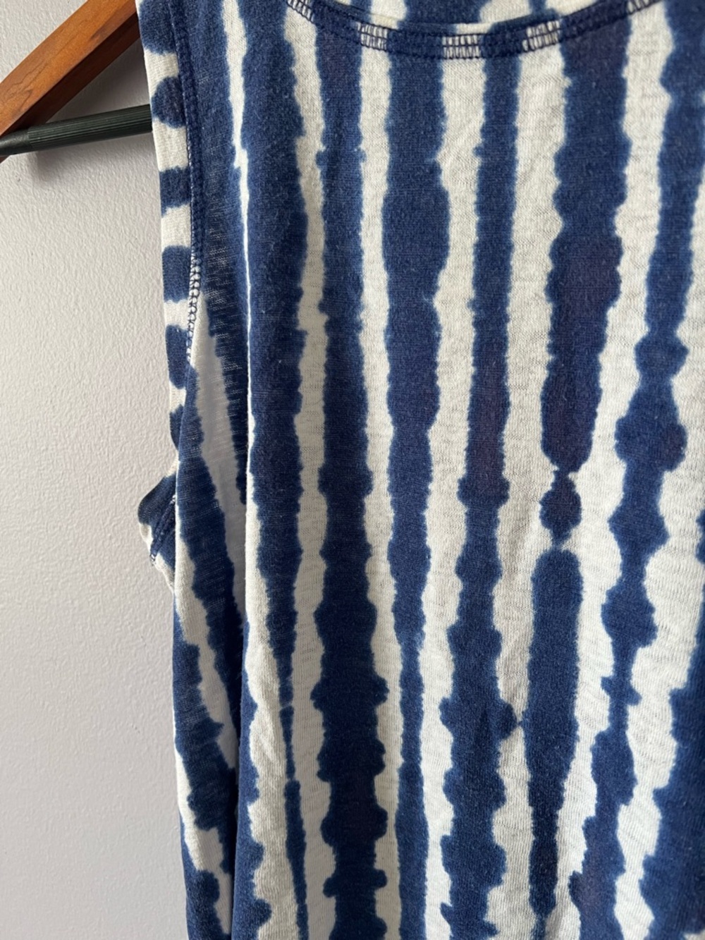 Athleta Navy and White Tie-Dye Stripe Tank - Picture 3 of 7